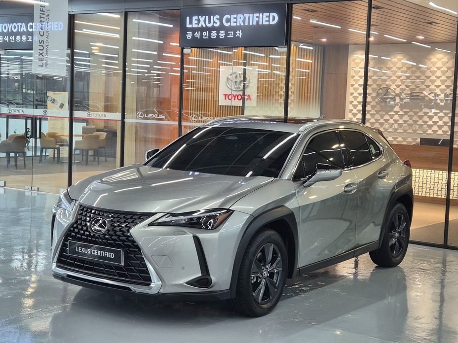Lexus UX 2026