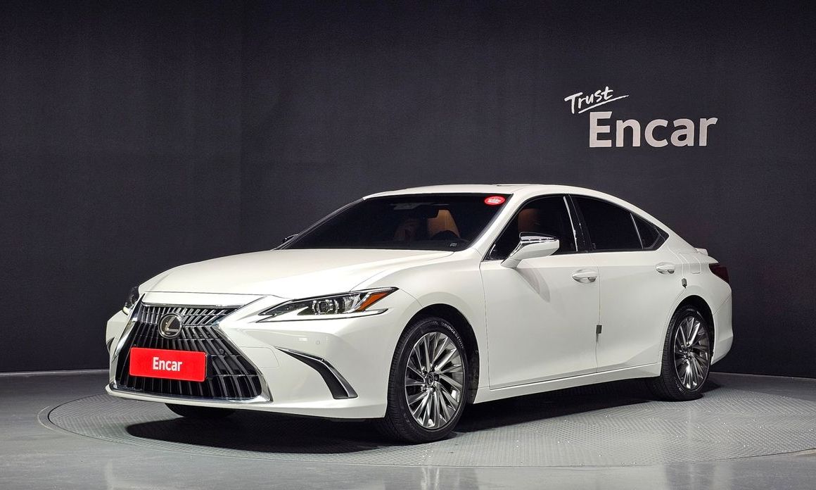 Lexus ES 2025