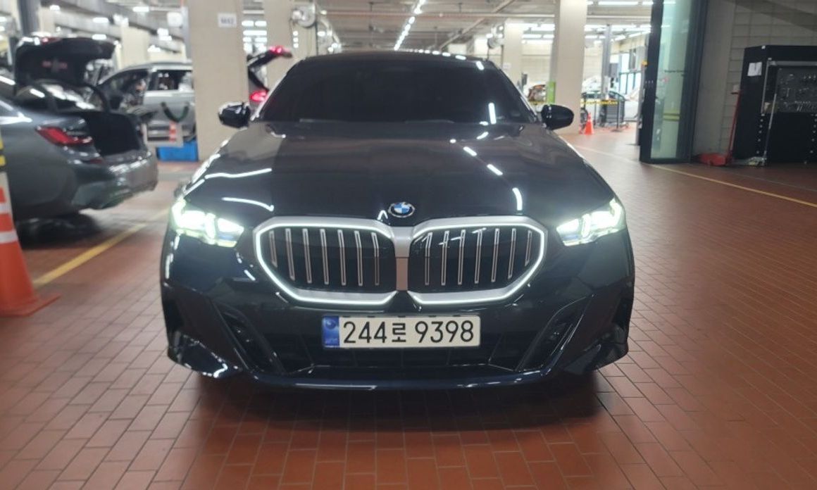 BMW 5-Series 2024