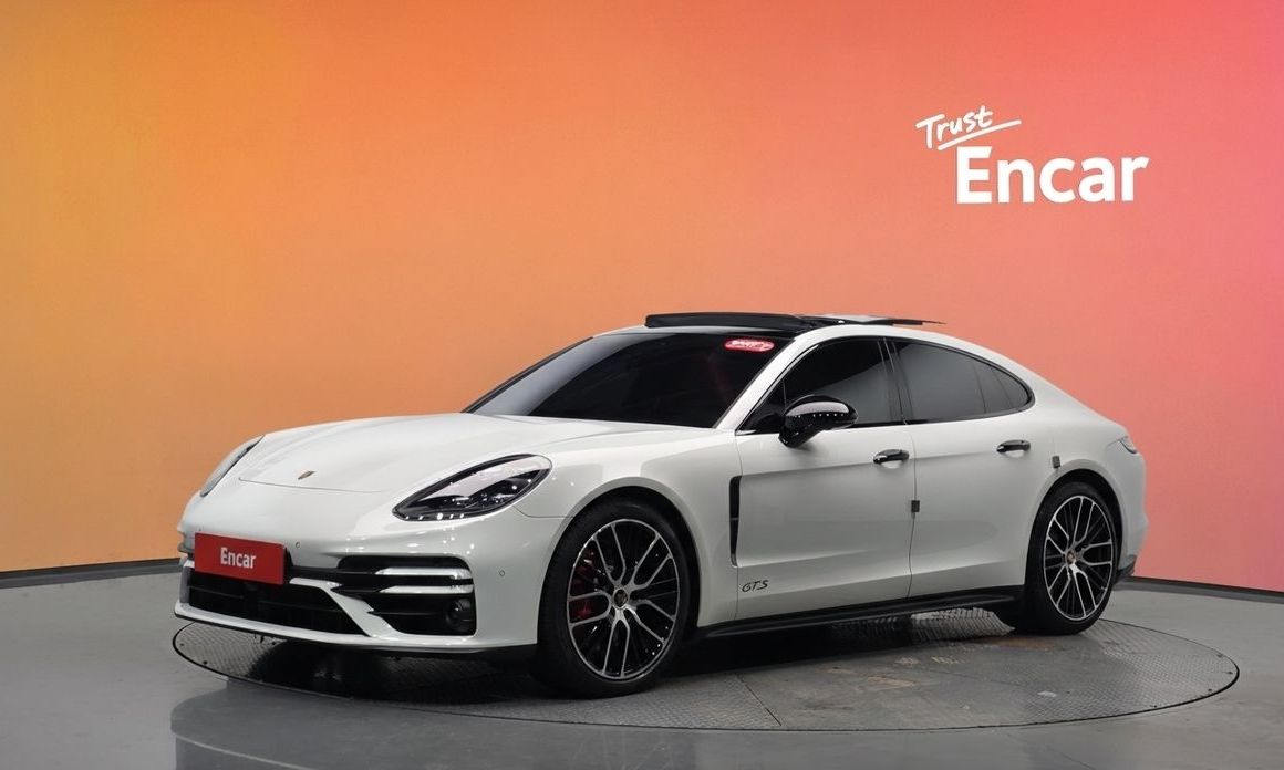 Porsche Panamera 2021