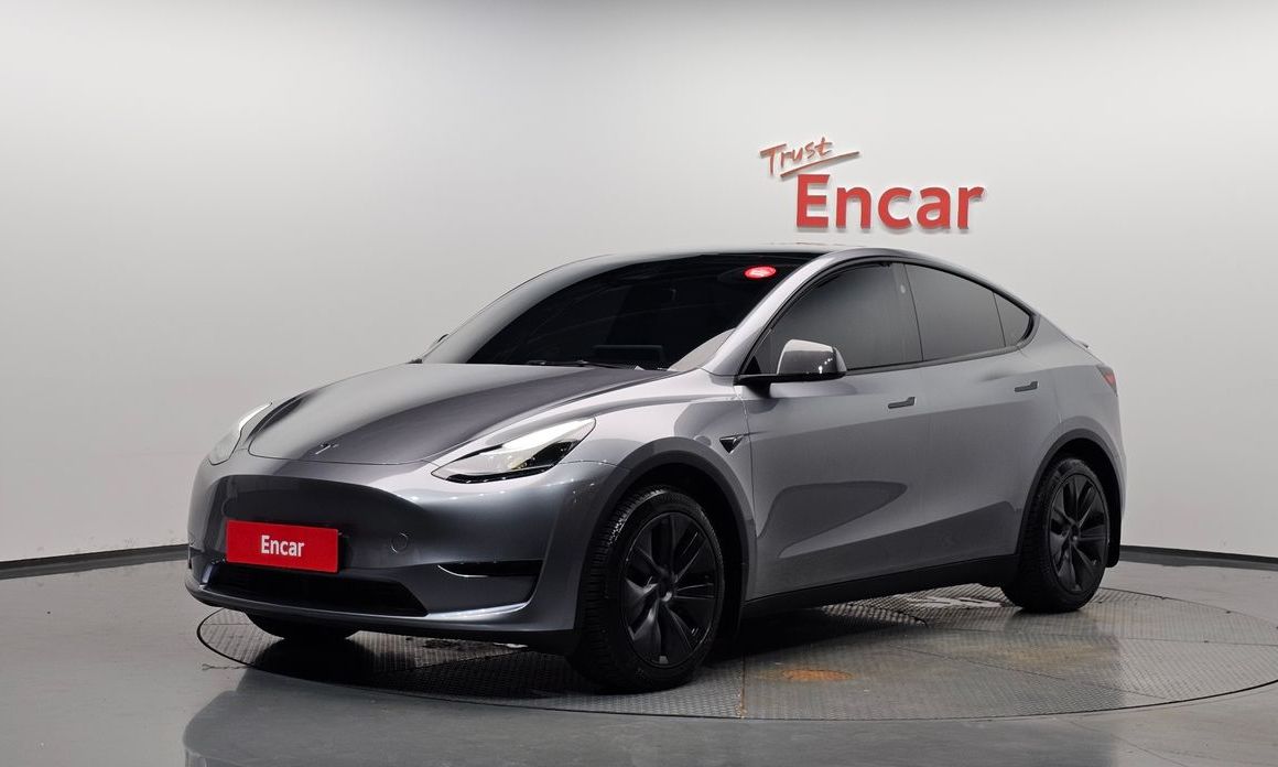 Tesla Model Y 2025