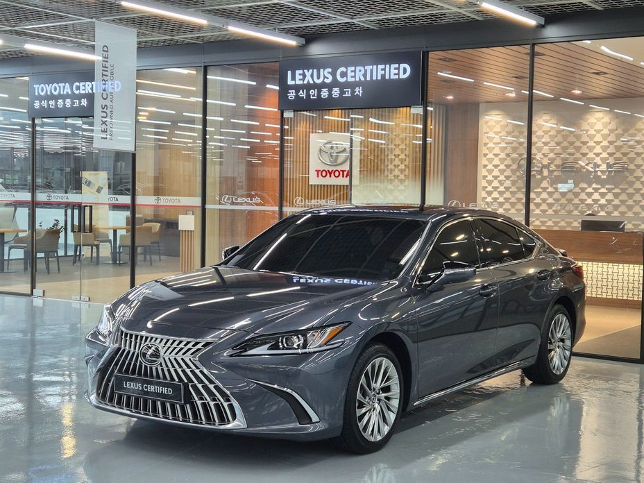 Lexus ES 2026
