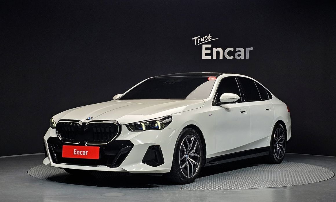 BMW 5-Series 2024
