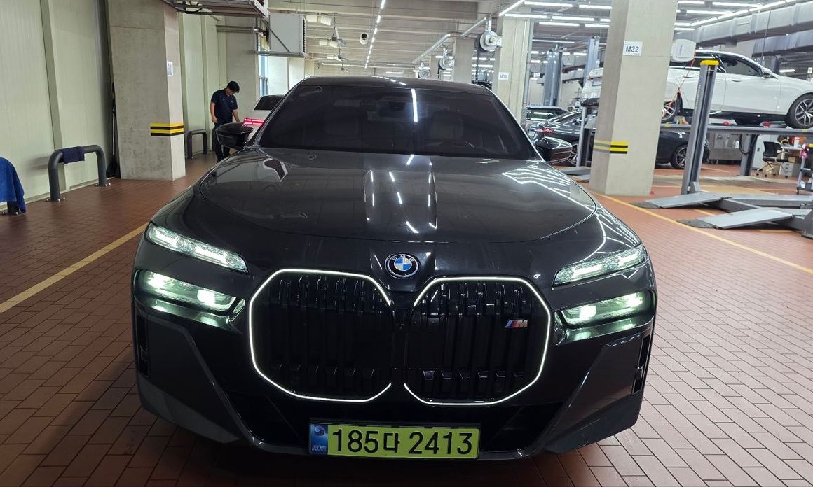 BMW i7 2025