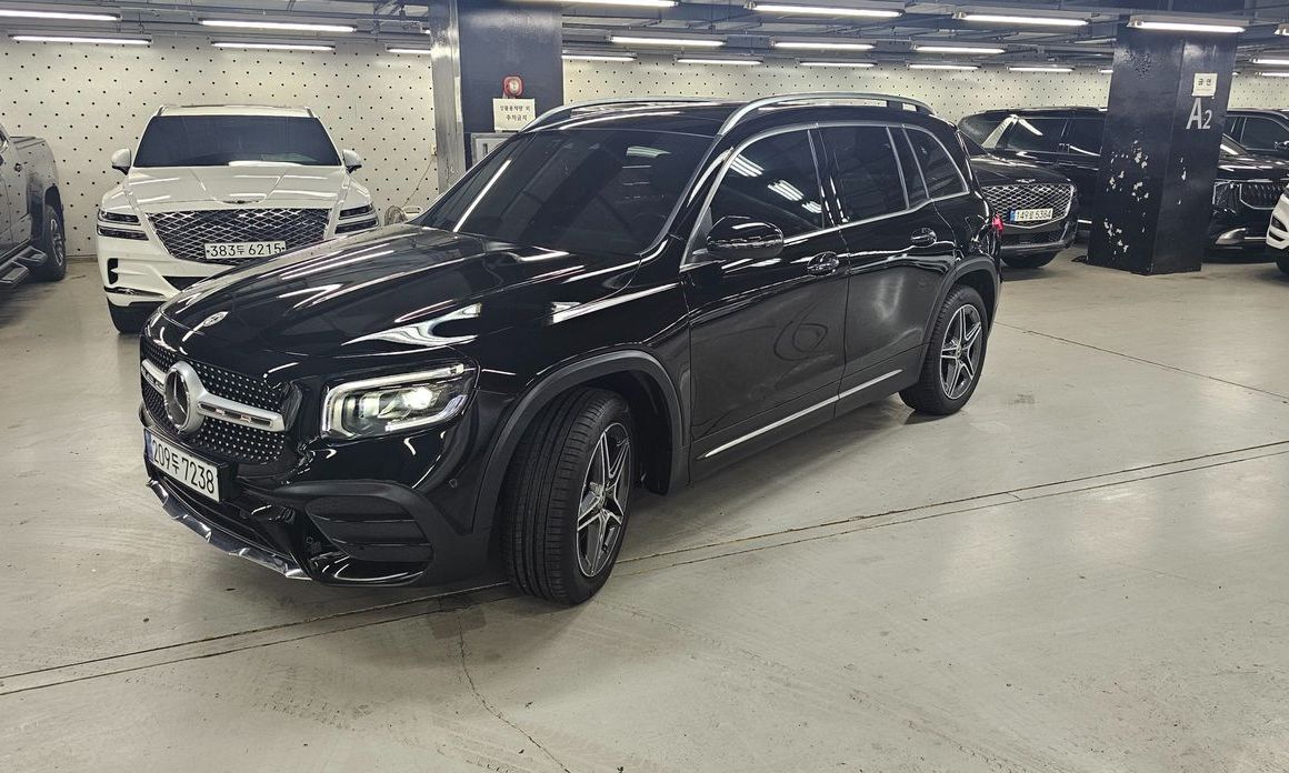 Mercedes-Benz GLB-Class 2023