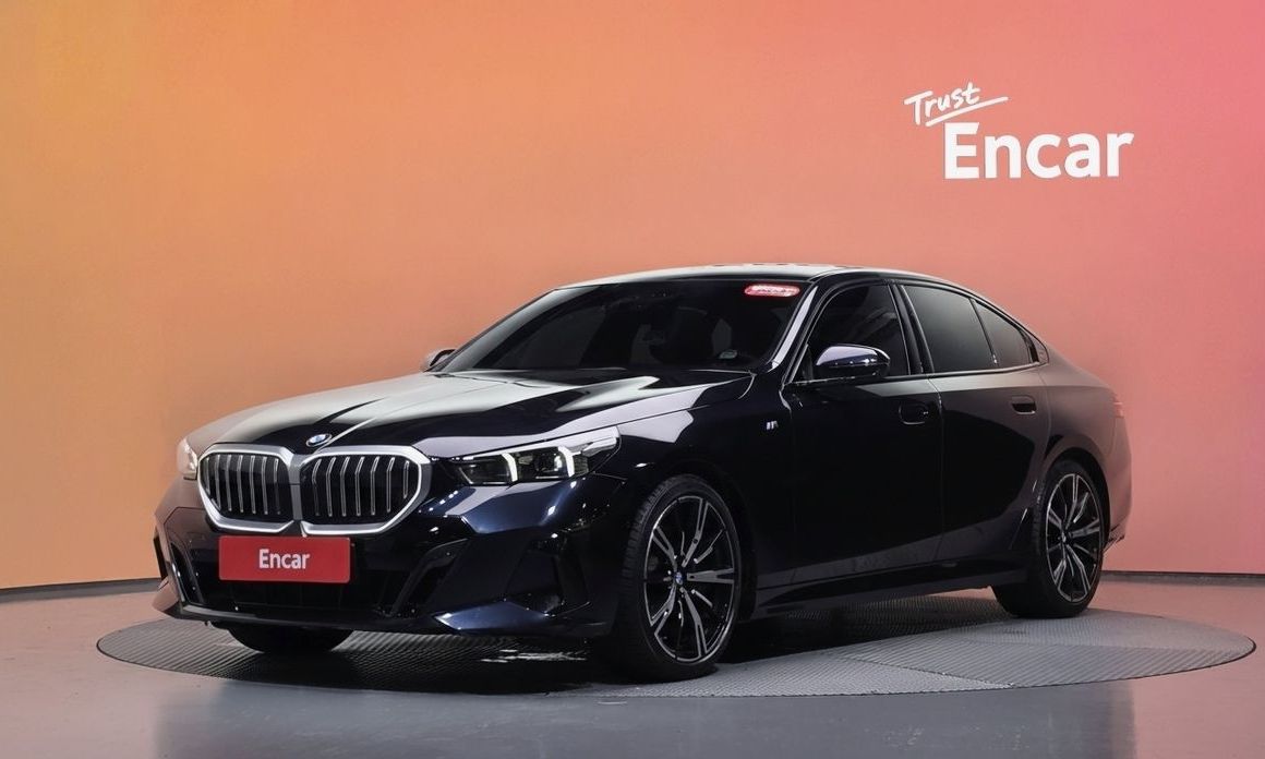 BMW 5-Series 2024