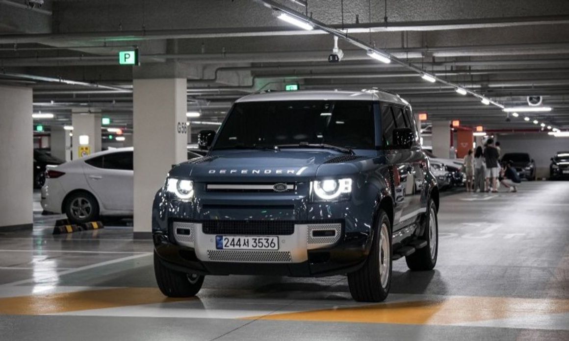 Land Rover Defender 2024