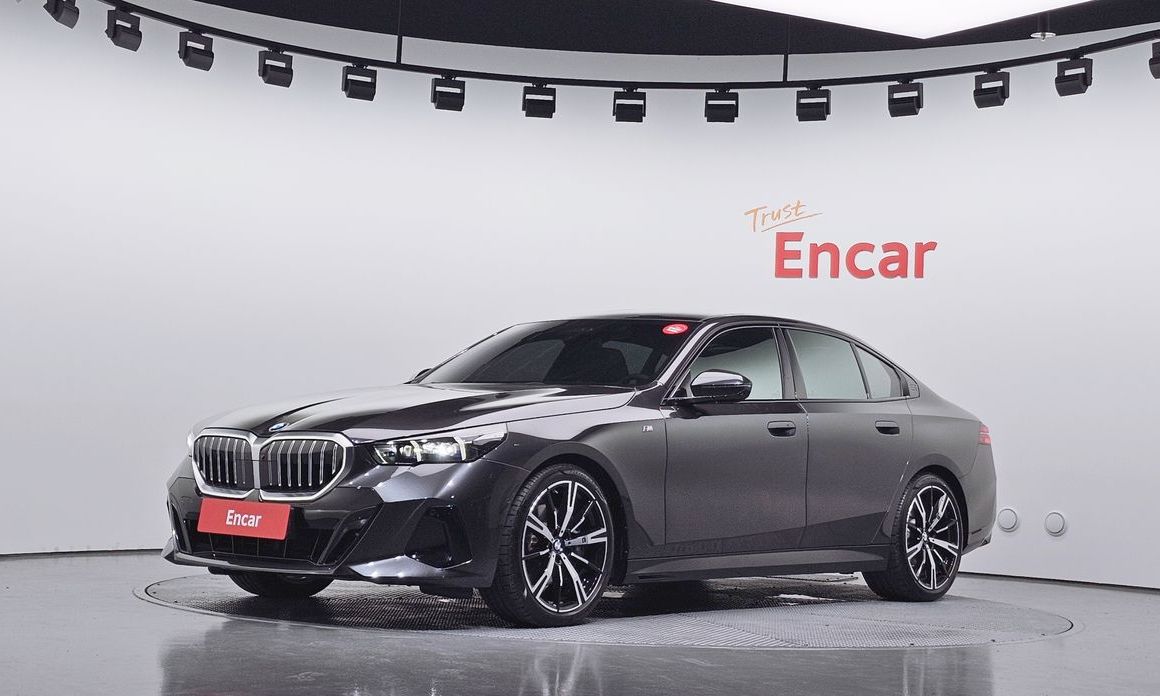 BMW 5-Series 2024