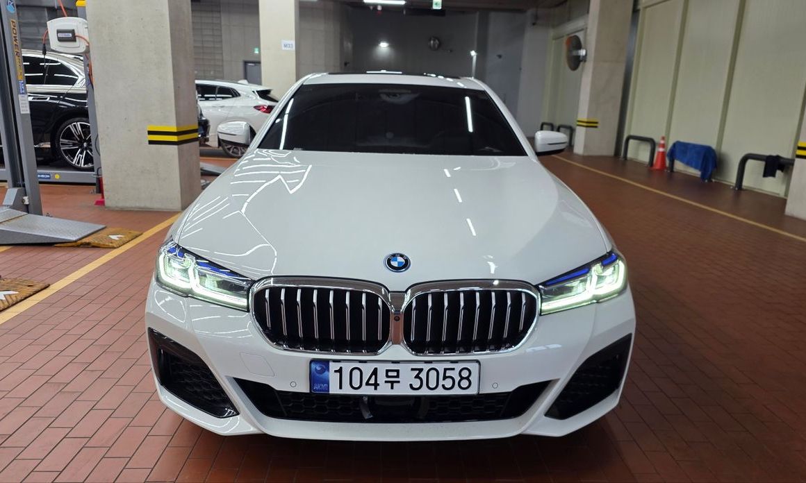 BMW 5-Series 2023