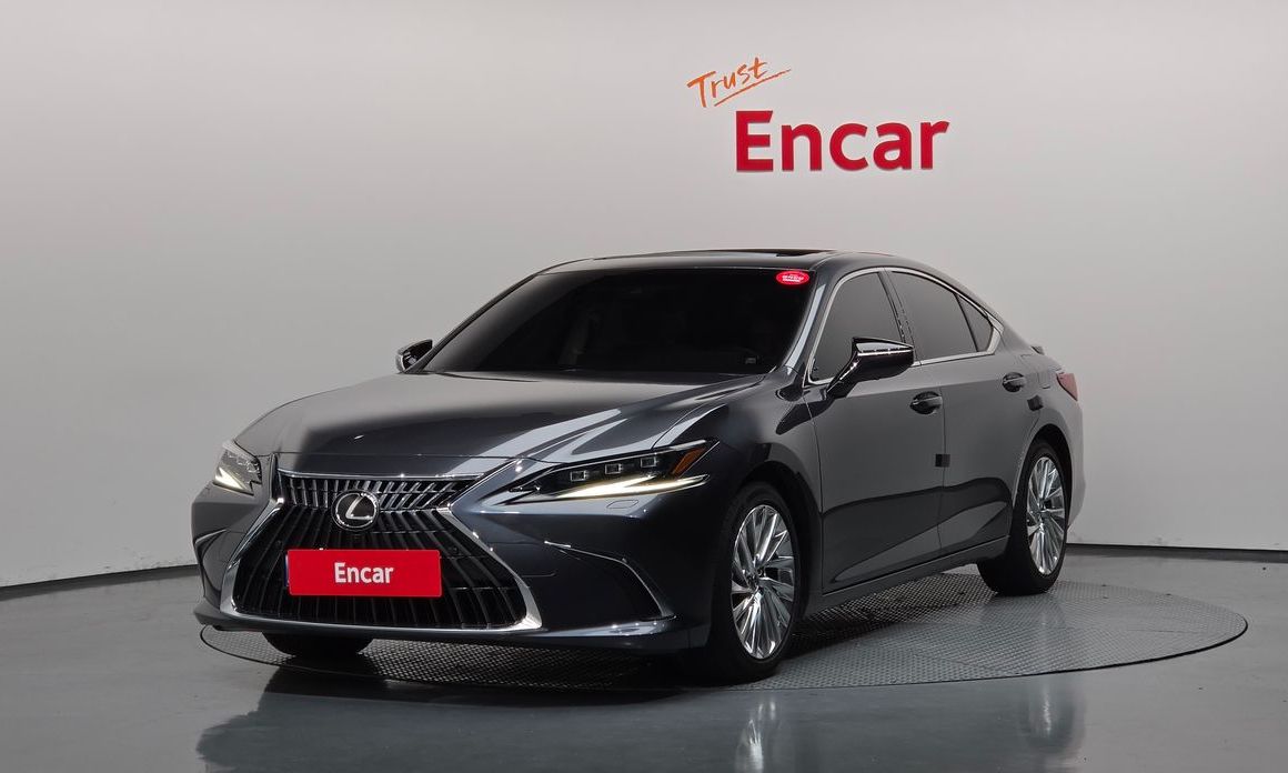 Lexus ES 2025