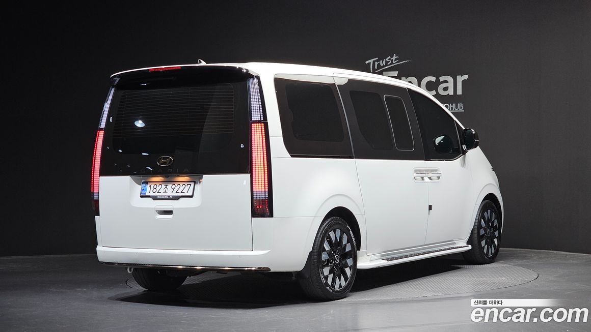 Hyundai Staria 2025