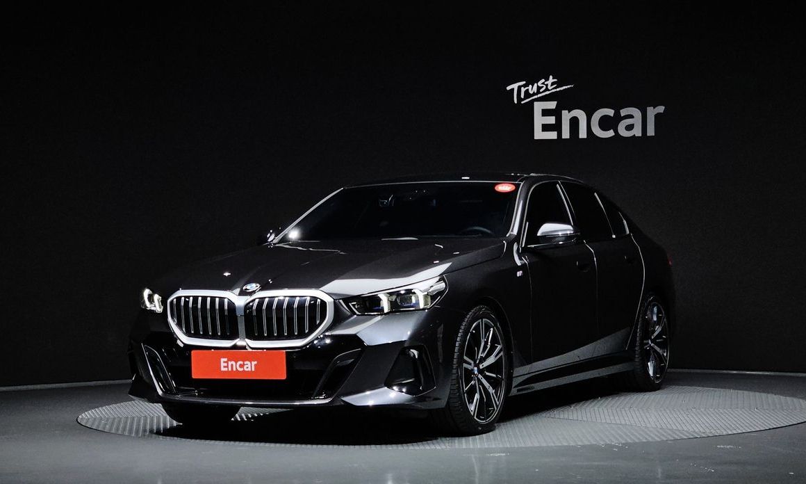 BMW 5-Series 2024