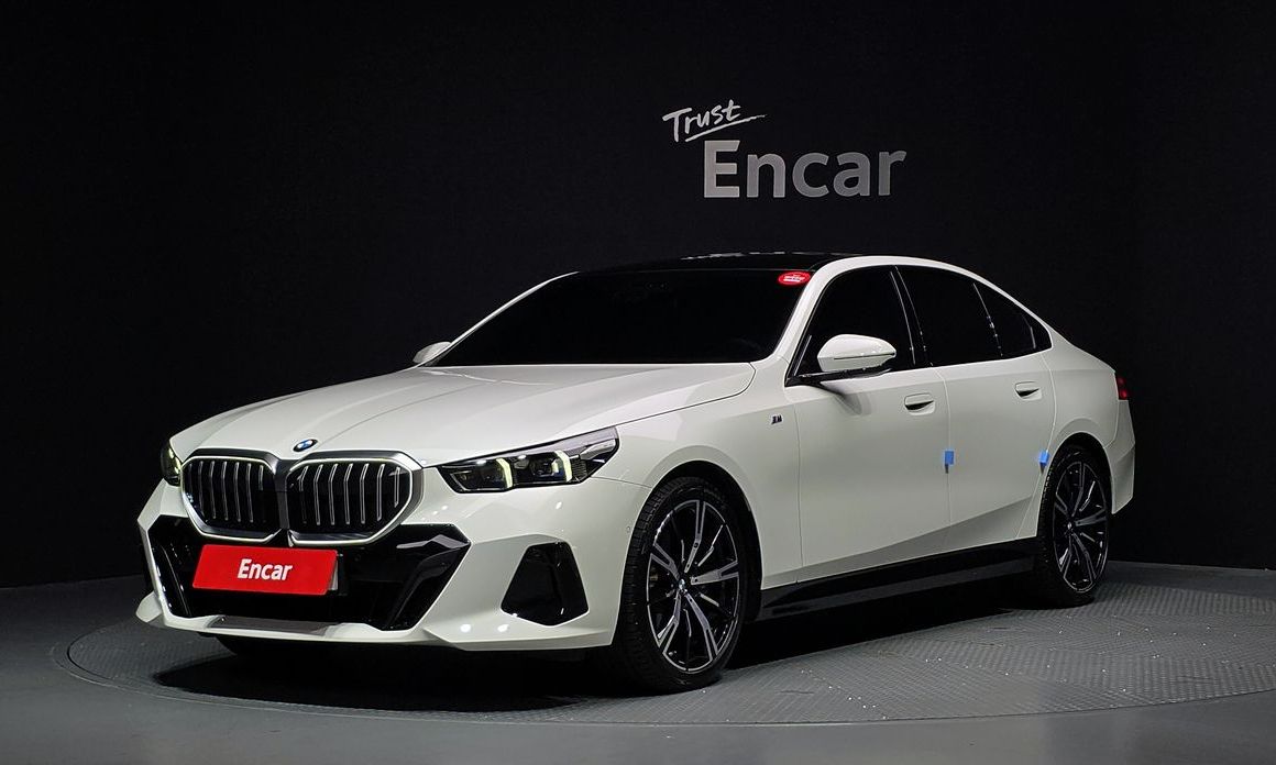 BMW 5-Series 2024