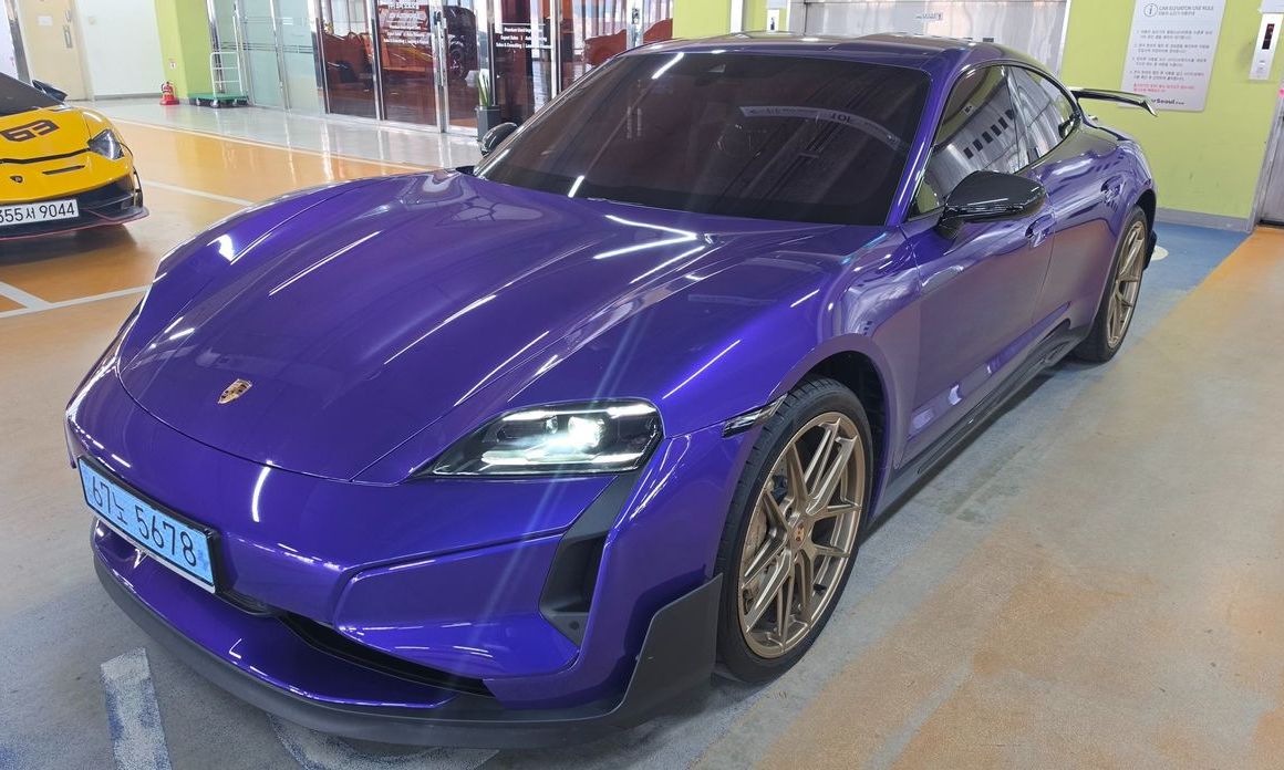 Porsche Taycan 2025
