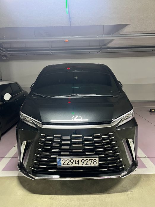 Lexus LM 2025