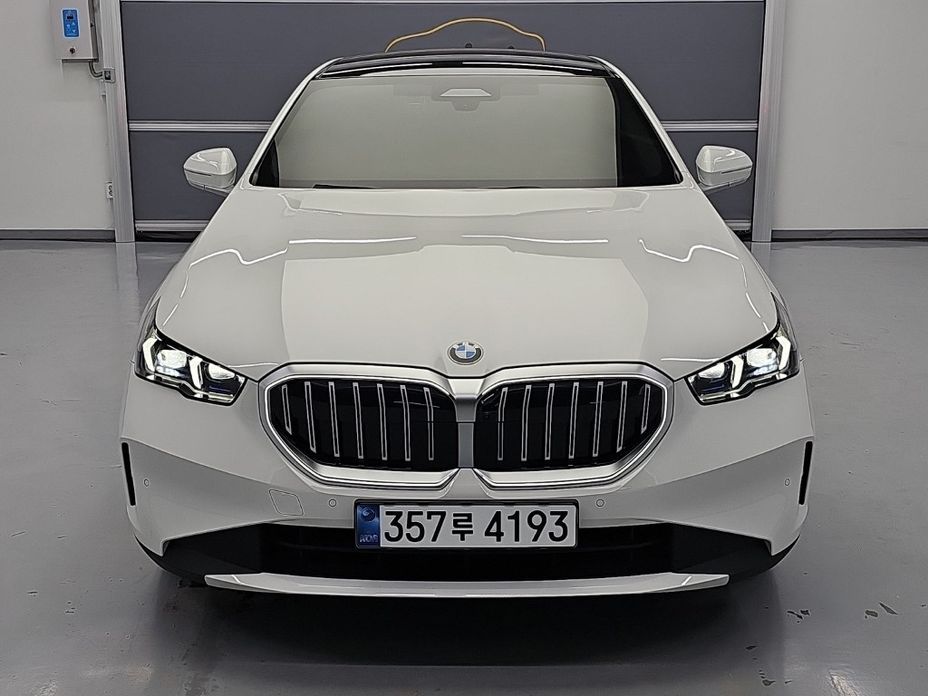 BMW 5-Series 2025
