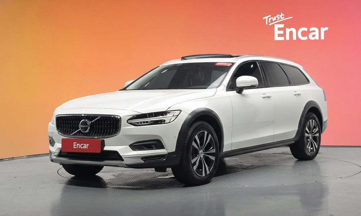 Volvo V90 2025
