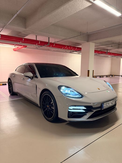Porsche Panamera 2023