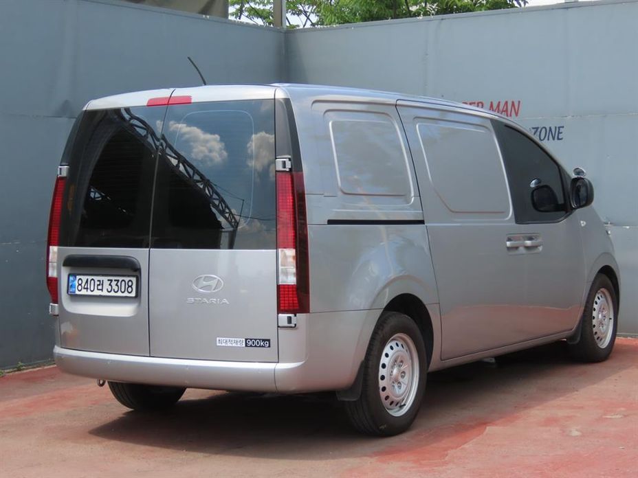 Hyundai Staria 2025