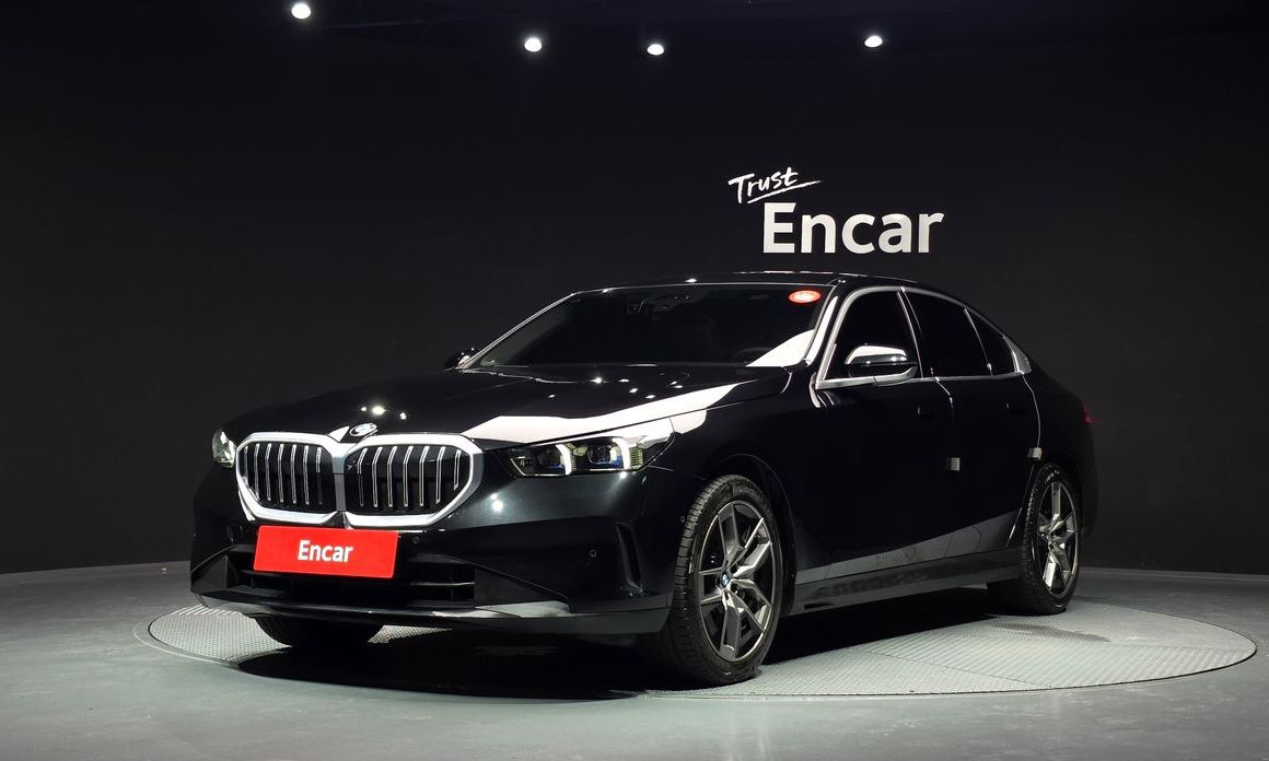 BMW 5-Series 2024