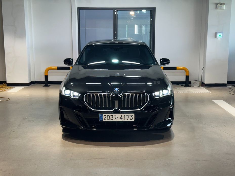 BMW 5-Series 2024