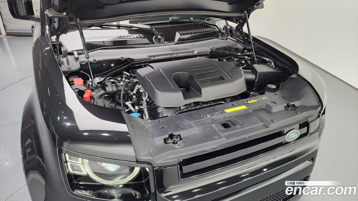 Land Rover Defender 2023