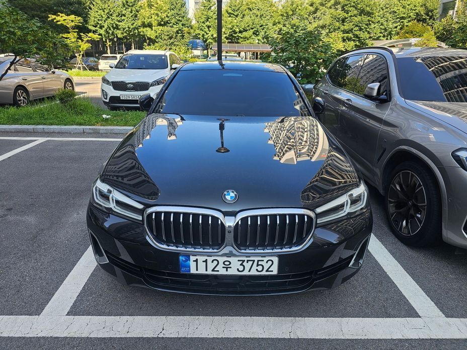 BMW 5-Series 2023