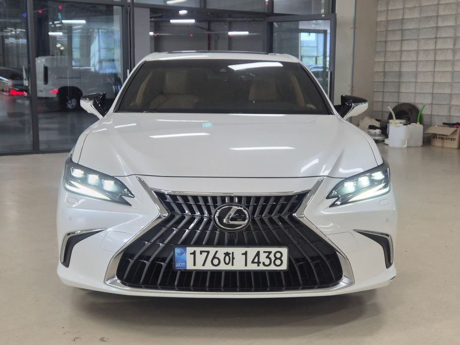 Lexus ES 2023