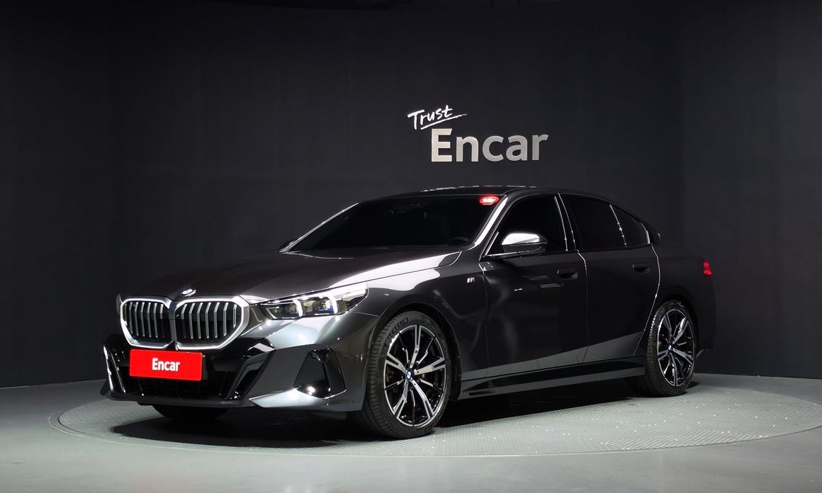 BMW 5-Series 2024