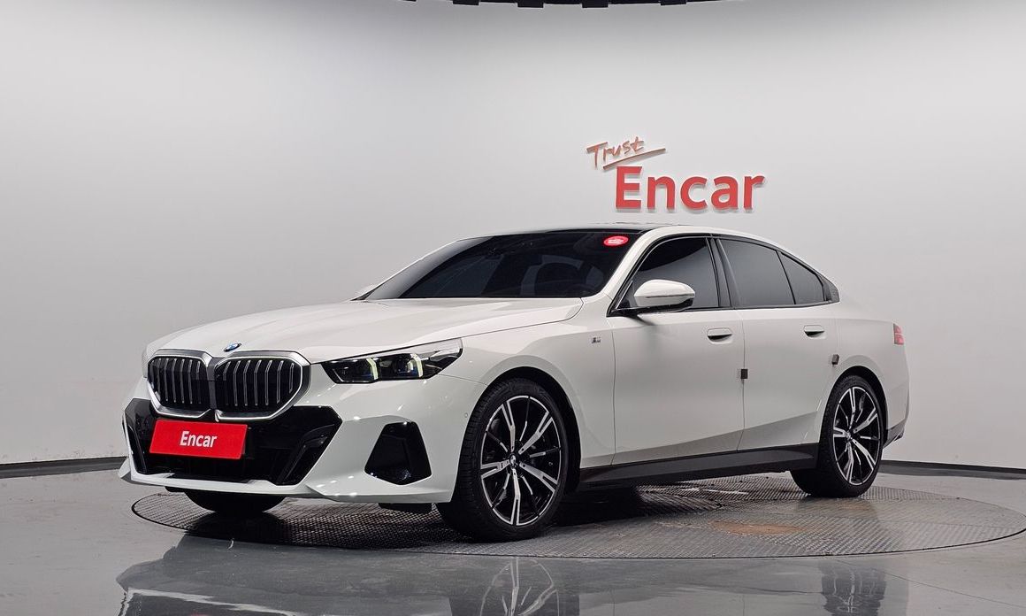 BMW 5-Series 2024