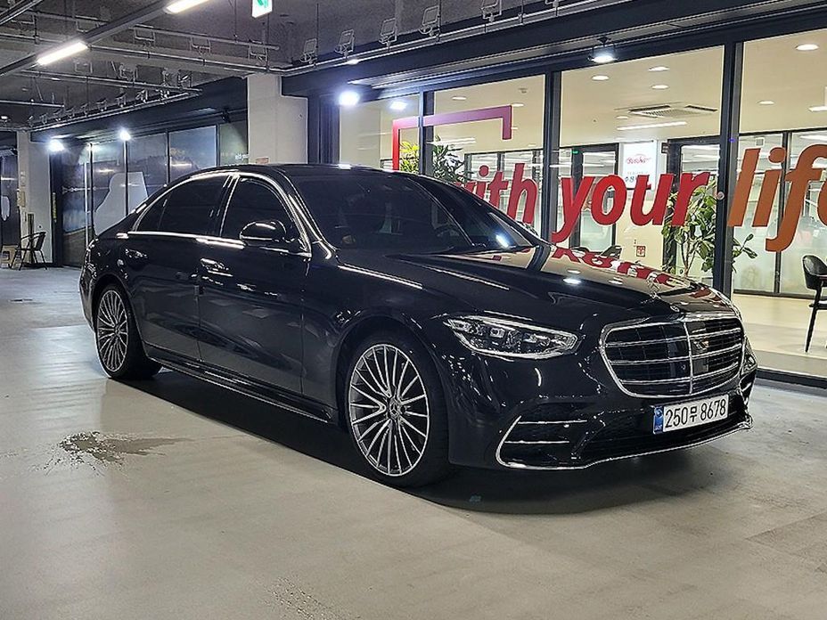 Mercedes-Benz S-Class 2024