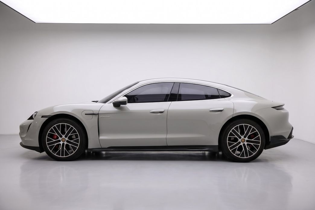 Porsche Taycan 2021