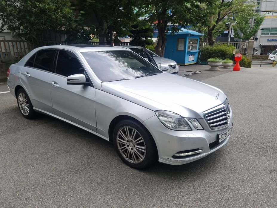 Mercedes-Benz E-Class 2011