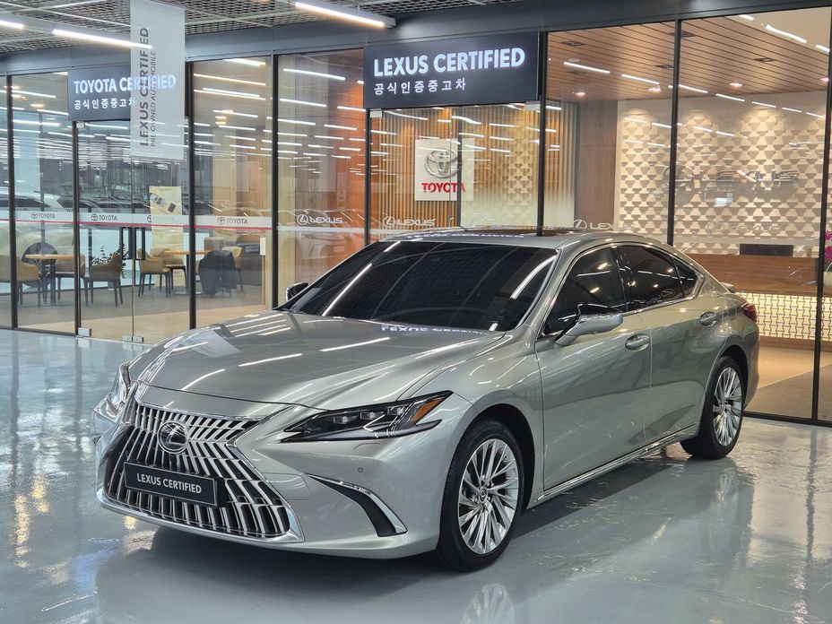 Lexus ES 2026