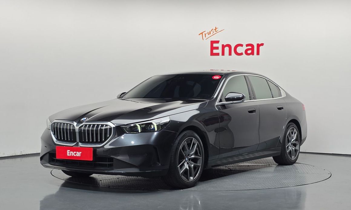 BMW 5-Series 2024