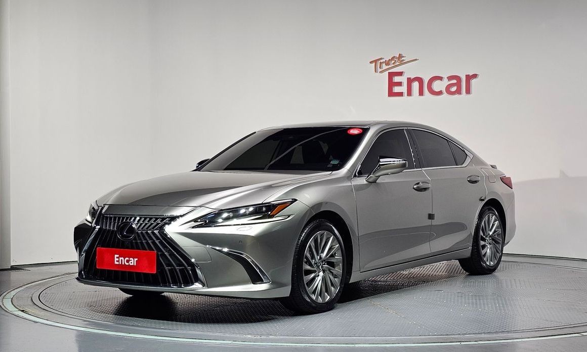 Lexus ES 2025
