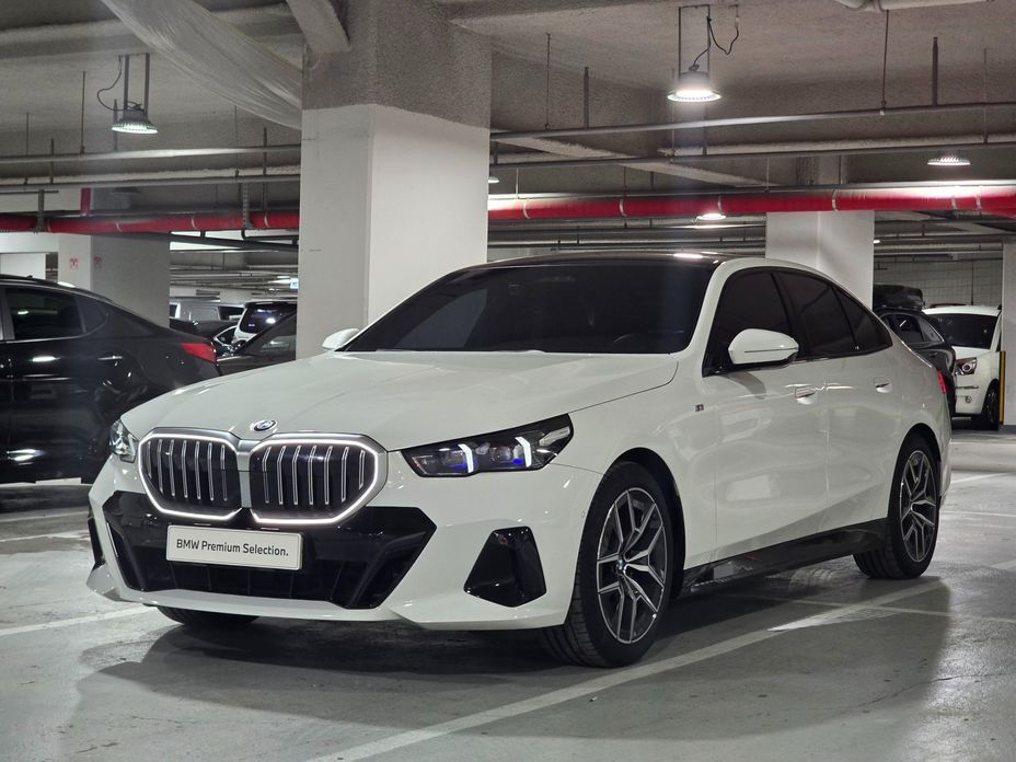 BMW 5-Series 2024