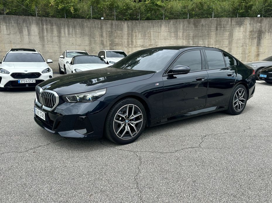 BMW 5-Series 2024