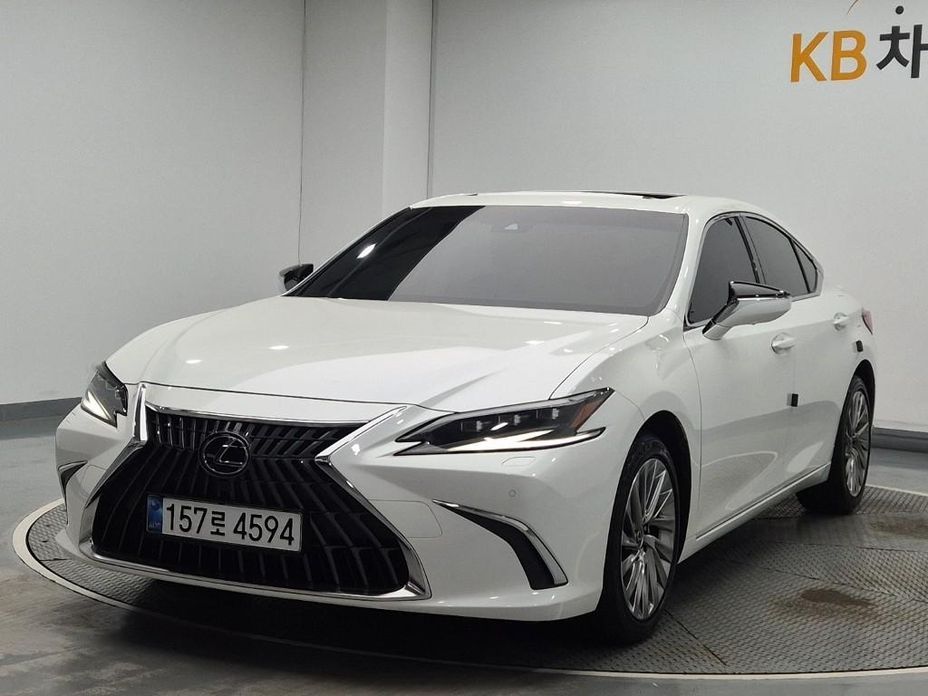 Lexus ES 2025