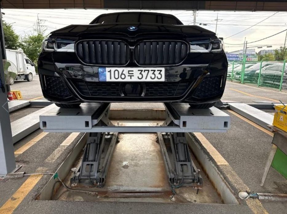BMW 5-Series 2023