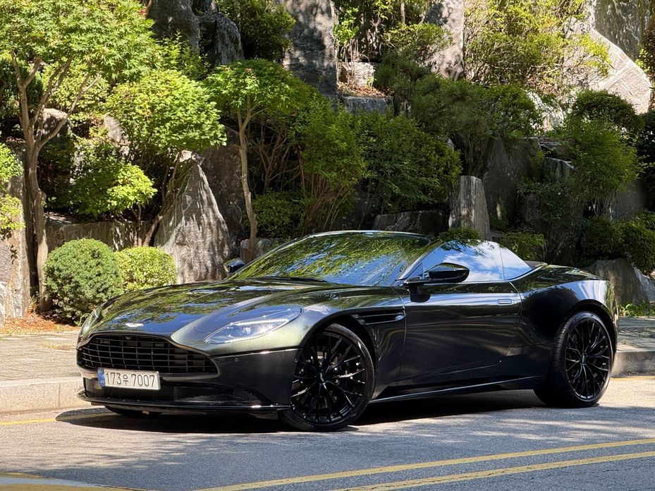 Astonmartin DB11 2023