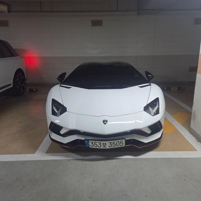 Lamborghini Aventador 2019