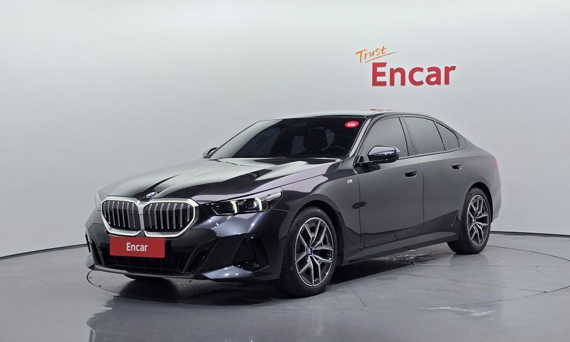 BMW 5-Series 2024
