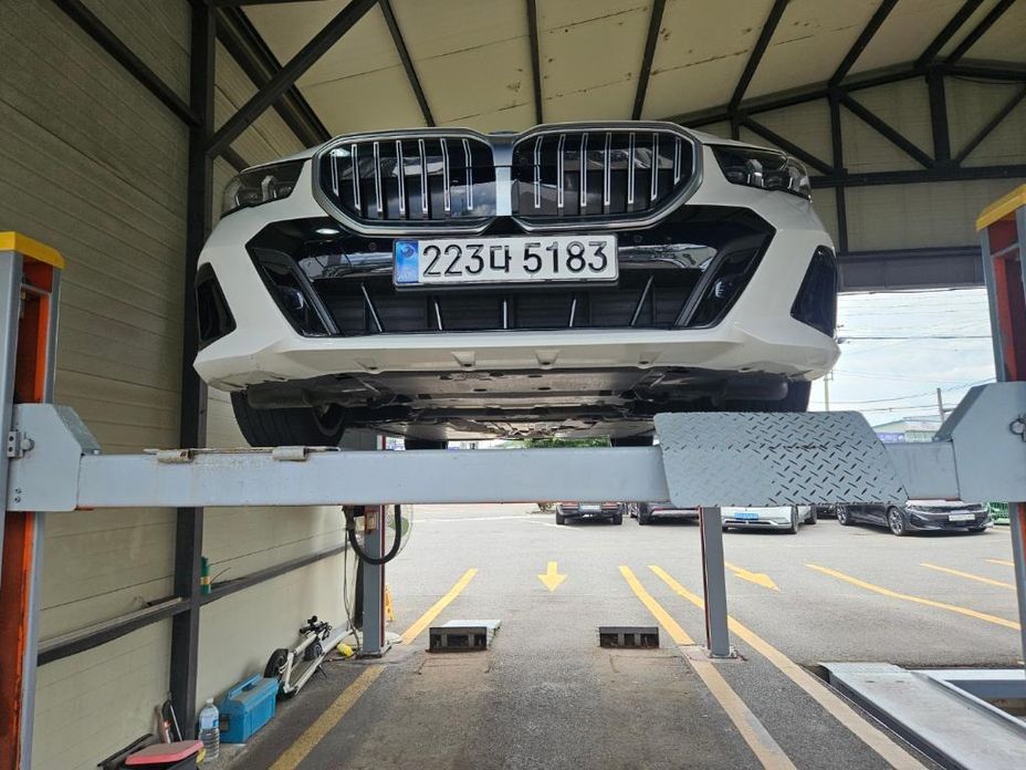 BMW 5-Series 2025