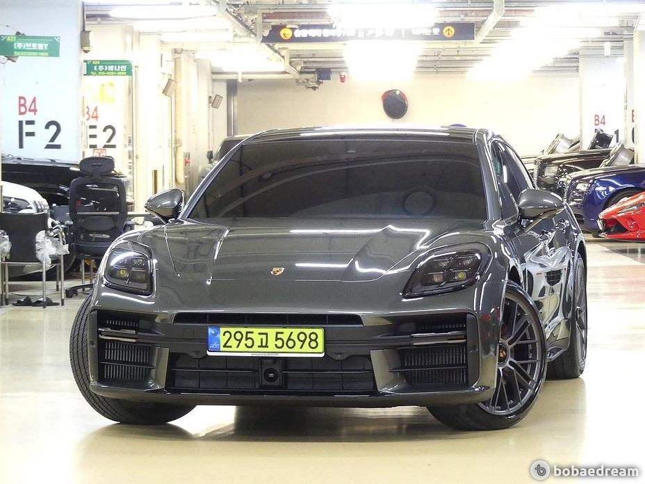 Porsche Panamera 2025