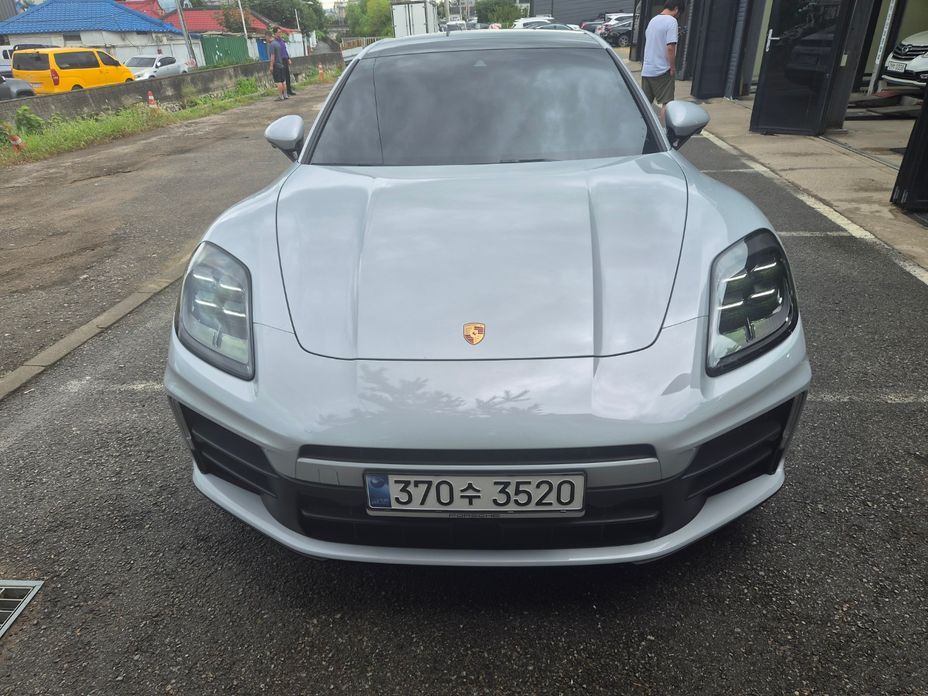 Porsche Panamera 2025