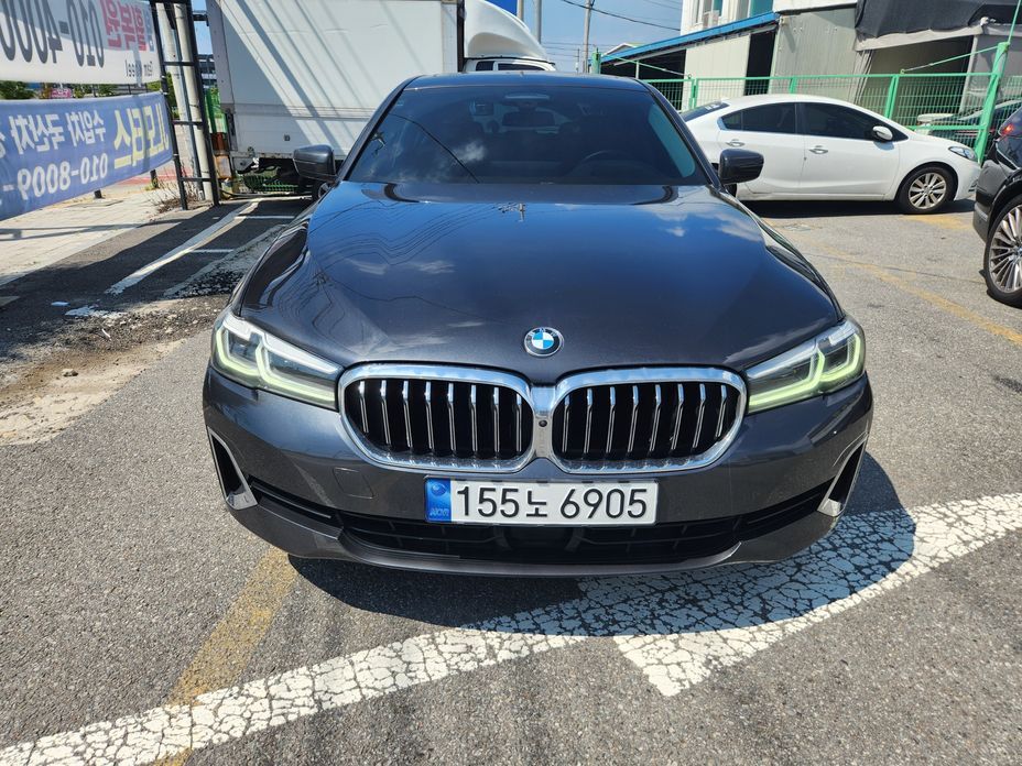 BMW 5-Series 2023