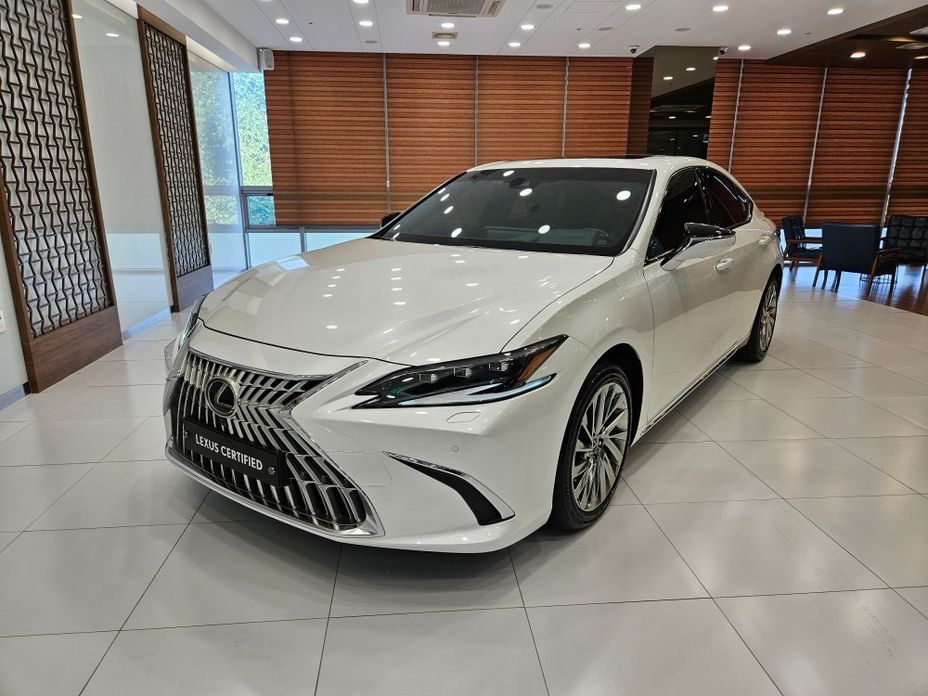 Lexus ES 2026