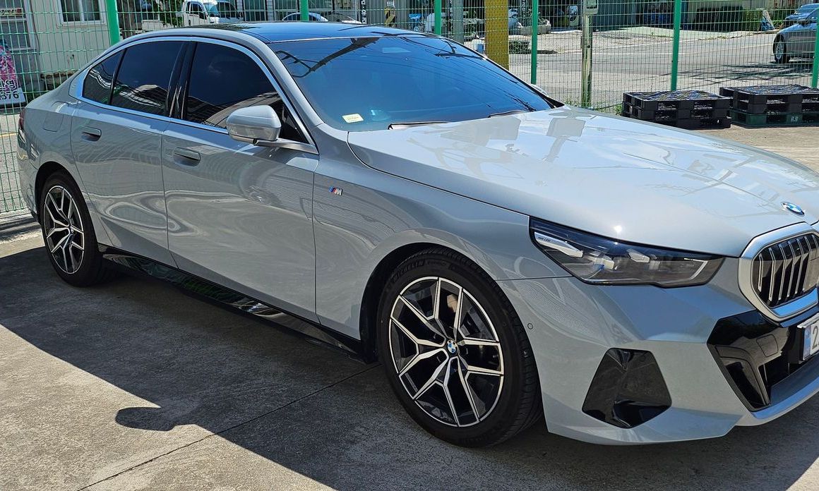 BMW 5-Series 2024