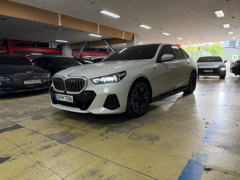 BMW 5-Series 2024